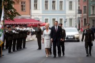 Valsts prezidents atstāj pagaidu rezidenci Melngalvju namā un ievācas Rīgas pilī  - 19