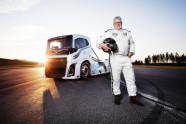 'Volvo' kravas auto uzstādā ātruma rekordu - 6