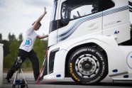'Volvo' kravas auto uzstādā ātruma rekordu - 8