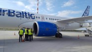 'airBaltic' testē jauno 'Bombardier' lidmašīnu - 10