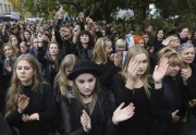 Sievietes Vasršavā protstē pret abortu aizliegumu  - 7