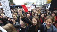 Sievietes Vasršavā protstē pret abortu aizliegumu  - 12