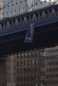 Putina plakāts uz tilta Ņujorkā  - 1