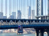 Putina plakāts uz tilta Ņujorkā  - 3