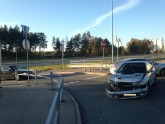 Rīgā apļveida krustojumā avarē divi auto