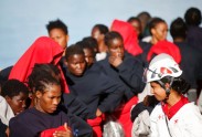 Itālijas krasta apsardzed Vidusjūrā izglābj migrantus - 5