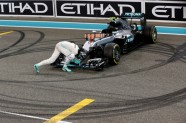 Rosbergs līksmo par uzvaru F-1 sezonā - 1