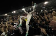 Rosbergs līksmo par uzvaru F-1 sezonā - 4