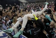 Rosbergs līksmo par uzvaru F-1 sezonā - 8