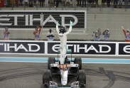 Rosbergs līksmo par uzvaru F-1 sezonā - 11