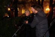 Valsts prezidents iededz Rīgas pils Ziemassvētku egli - 3