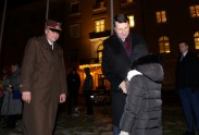 Valsts prezidents iededz Rīgas pils Ziemassvētku egli - 8