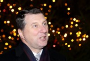Valsts prezidents iededz Rīgas pils Ziemassvētku egli - 12