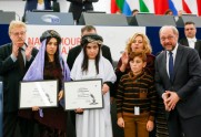 Irākas jezīdu aktīvistes Nadia Murada un Lamija Adži Bašara saņem 2016. gada Saharova balvu - 13