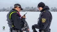 Pašvaldības policija pārbauda kārtību uz ledus - 5