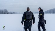 Pašvaldības policija pārbauda kārtību uz ledus - 6
