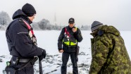 Pašvaldības policija pārbauda kārtību uz ledus - 11
