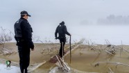 Pašvaldības policija pārbauda kārtību uz ledus - 17
