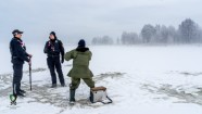Pašvaldības policija pārbauda kārtību uz ledus - 20