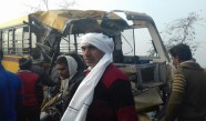 Skolēnu autobusa un kravas automašīnas avārija Indijā