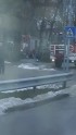 Rīgā automašīna ietriecas kokā un apgāžas - 3