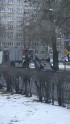 Rīgā automašīna ietriecas kokā un apgāžas - 5