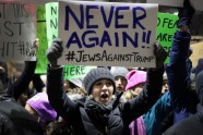 Protesti pret Trampa rīkojumu neielaist migrantus ASV - 7