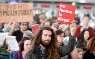 Protesti pret Trampa rīkojumu neielaist migrantus ASV - 15