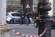 Incidents pie Luvras Parīzē  - 5