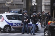 Incidents pie Luvras Parīzē  - 7