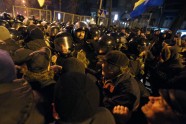protestētāju sadursme ar policiju Kijevā - 5