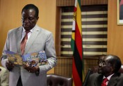 Roberts Mugabe svin 93. jubileju - 1