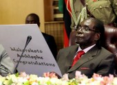 Roberts Mugabe svin 93. jubileju - 2