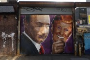 Putina un Trampa mākslas darbs ASV pie bāra "The Levee" - 1