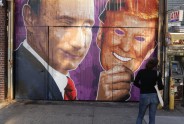Putina un Trampa mākslas darbs ASV pie bāra "The Levee" - 2