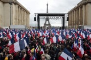 Francijā ielās iziet Fijona atbalstītāji un pretinieki - 5