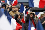 Francijā ielās iziet Fijona atbalstītāji un pretinieki - 8