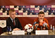 Futbols, Latvijas futbola izlases galvenā trenera Mariana Pahara preses konference - 4