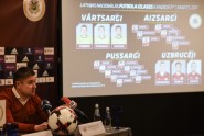 Futbols, Latvijas futbola izlases galvenā trenera Mariana Pahara preses konference - 9