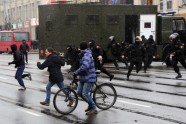 Baltkrievijā policija aiztur cilvēkus - 10