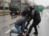 Baltkrievijā policija aiztur cilvēkus - 11