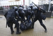 Baltkrievijā policija aiztur cilvēkus - 16