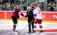 Latvijas hokejisti Hārtlija debijā 'sausā' zaudē Krievijas otrajai izlasei - 3