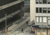 Auto iebrauc cilvēkos Stokholmā - 4