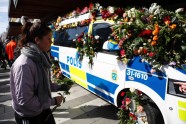 Stokholmas ielās tūkstošiem cilvēku piemin uzbrukumā bojā gājušos - 7