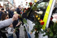 Stokholmas ielās tūkstošiem cilvēku piemin uzbrukumā bojā gājušos - 9