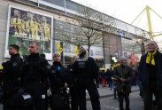 Sprādzienā cieš futbola komandas 'Borussia Dortmund' autobuss - 3