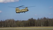 Aviācijas bāzē Lielvārdē ieradās trīs ASV Armijas helikopteri “Chinook” - 1