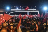 Pēc referenduma Turcijā svin un protestē - 13