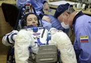 Astronauts un kosmonauts dodas uz SKS - 4